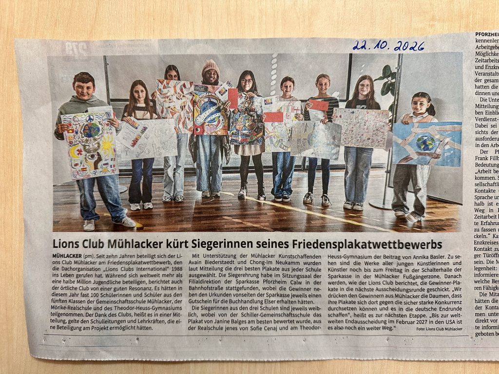 Zeitungsbericht vom 22. Oktober 2026 mit Gruppenfoto der ausgezeichneten Kinder und ihren Friedensplakaten